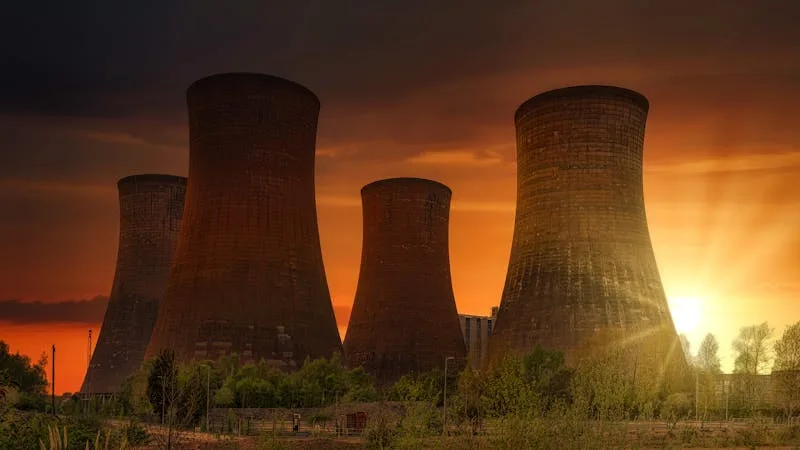 Dirigeant de PME analysant l'éligibilité au tarif réduit d'accise électricité