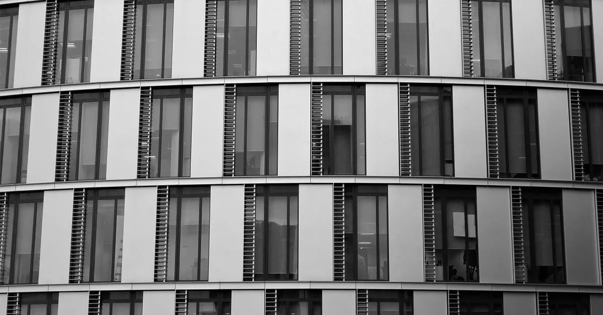 Immeuble de bureaux tertiaire concerne par la declaration OPERAT et le decret tertiaire